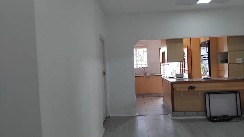 To Let 4 Bedroom Property for Rent in Southernwood Eastern Cape